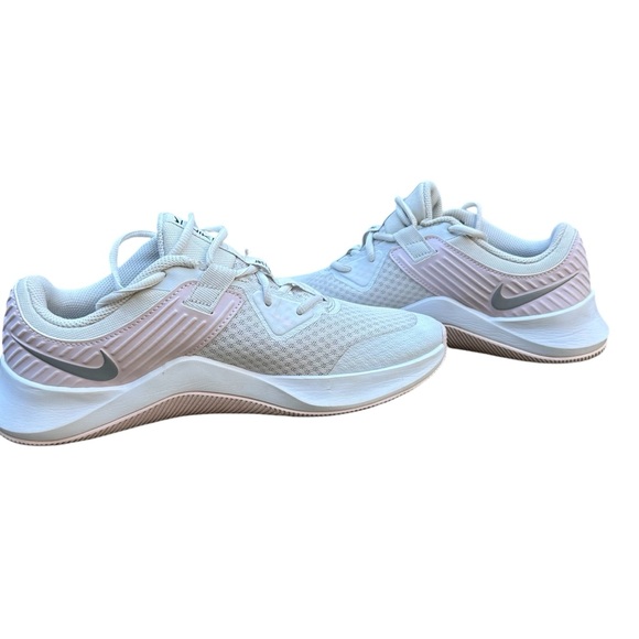 NIKE MC TRAINER SHOE running and workout shoes white/pink women’s size 9.5 - Picture 3 of 12